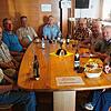 Am Stammtisch im Bürgerhaus Linde in Büßlingen sitzt man nach vier Monaten endlich wieder zusammen (von links): Karl Nessler, Artur ...