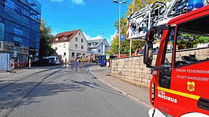 Bild : Feuerwehr-Großeinsatz: Schwelbrand in der Bussenstraße