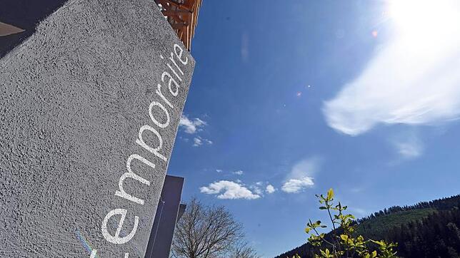 Außenaufnahme des Gebäudes »temporaire« des Hotels Traube Tonbach.