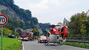Die B31-alt ist zwischen Goldbach und Sipplingen zurzeit wegen eines schweren Verkehrsunfalls gesperrt.