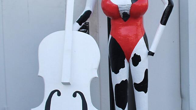 Die bunte Kuh – Maskottchen von „Klassikanderswo“ – wird im Herbst dieses Jahres ihre Freunde nach Wyhlen einladen. Bild: eim