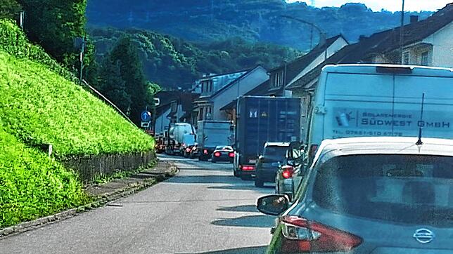 Mit Staus zu den Stoßzeiten müssen die Schwörstäder den ganzen Winter über rechnen. Kürzlich erreichte die Situation einen Höhepunkt. ...