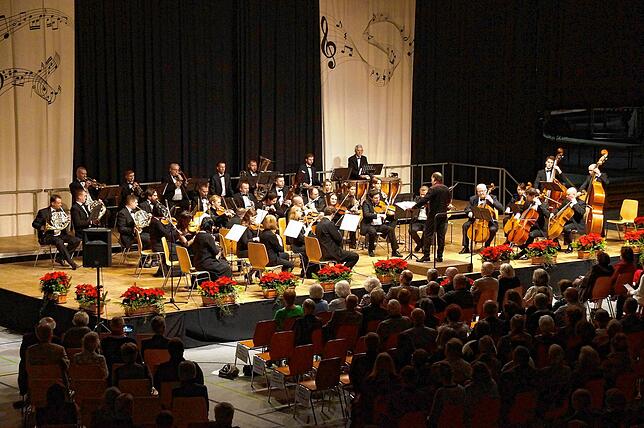Die Philharmonie Lemberg (Lwiw / Ukraine) spielte unter der Leitung von Volodymyr Syvokhip beim Neujahrskonzert 2023 in der Stockacher ...