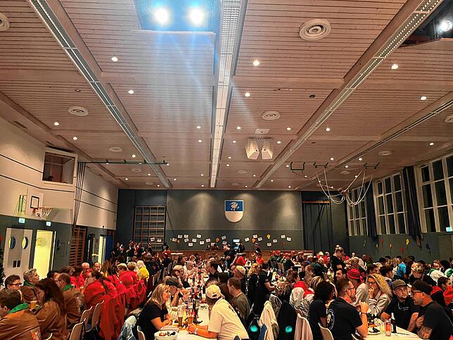Die Gemeindehalle war gut gefüllt mit Narren.