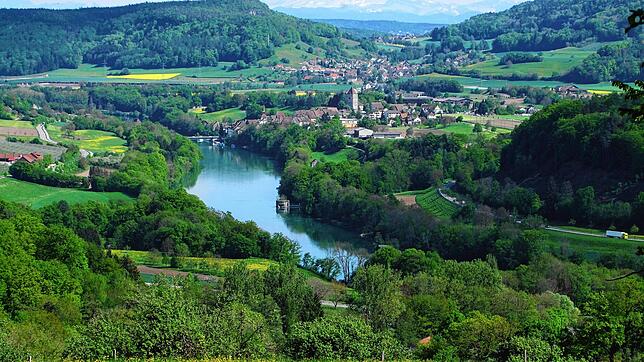 Einen herrlichen Ausblick auf den Rhein und Kaiserstuhl bietet sich dem Wanderer vom Lienheimer Berg Richtung Osten. Bei schönen Wetter ...