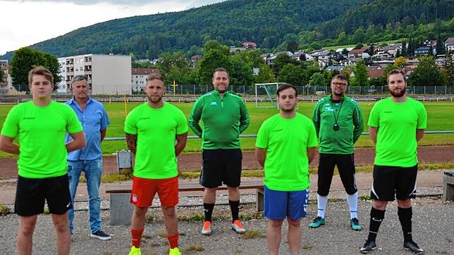 Die Neuzugänge des TuS Blumberg, vorne von links: Patrick Gebhard, Daniel Oser, Joel Moreno und Mike Speicher. Es fehlt Luca Fischer. ...