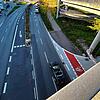 Hier warf der Täter die E-Scooter aus zwölf Meter Höhe auf die Reichenaustraße.