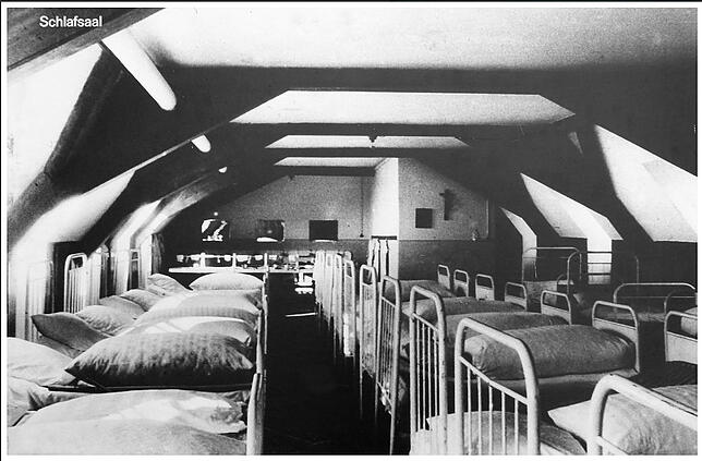 Ein Schlafsaal unter dem Dach im Hersberg im Jahr 1964. Später gab es auch Viererzimmer. Bild: Archiv Hersberg