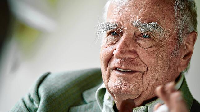 Sein Kollege Arnold Stadler schrieb einmal im SÜDKURIER über ihn: &bdquo;Die schönste Eigenschaft von Martin Walser als Leser ist sein ...