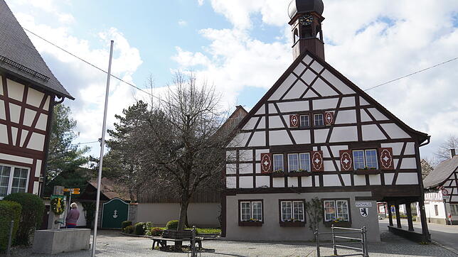 Im Bermatinger Rathaus wurde eingebrochen. Die Polizei hat Ermittlungen eingeleitet.