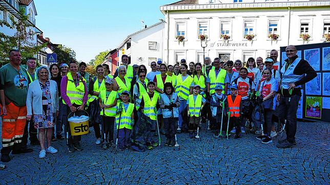 In Tiengen machten sich zahlreiche große und kleine Freiwillige auf zum Müllsammeln.
