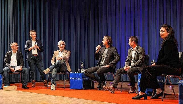 Bild 4: Vier Kandidaten auf der Bühne: Bilder von der SÜDKURIER-Podiumsdiskussion zur Bürgermeisterwahl