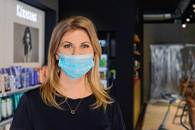 Olivia Bucher, die gemeinsam mit Simon Mitrenga den Salon &bdquo;Olivia Mitrenga &ndash; Friseure im Bellevue&ldquo; führt, schildert: ...