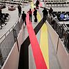 Die Wahlergebnisse der Zukunft oder Design-Kniff? Beim Eintritt in die Hamburger Messehalle stellten sich den Delegierten neben der ...