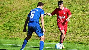 Torriecher: David Rizani (rechts) brachte den FC Bergalingen im Top-Spiel der Kreisliga A, Ost zwar in Führung, doch am Ende gewann der ...
