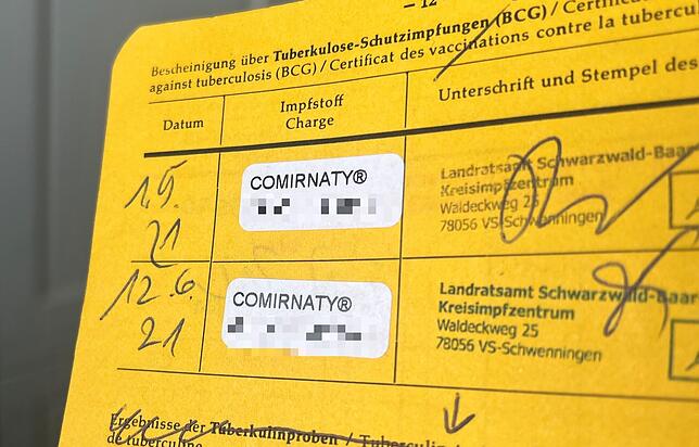 Können Beschäftigte keinen Impfnachweis vorlegen, bekommen sie Post vom Gesundheitsamt.
