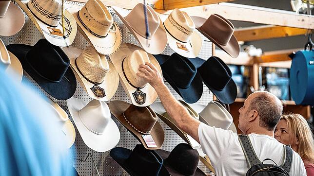 Freunde des Westernreitsports konnten sich bei den Ausstellern mit dem nötigen Zubehör eindecken. Foto: Messe Friedrichshafen