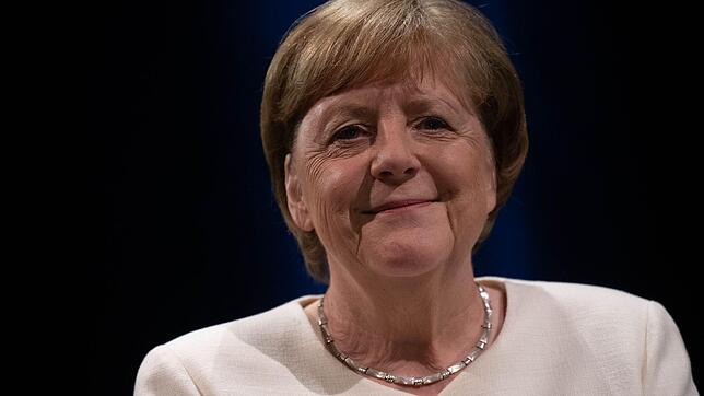 Die frühere Bundeskanzlerin Angela Merkel hat sich nun geäußert, wen sie besser findet: Taylor Swift oder Helene Fischer?