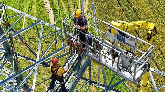 Solche Arbeiten werden in den Gemeinden Bad Säckingen, Wehr und Rickenbach erfolgen: Leiterseilarbeiten im Hochspannungsnetz.