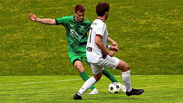 Der TSV Aach-Linz um Nico Restle (links) gastiert im Deggenhausertal (Jonas Jehle).