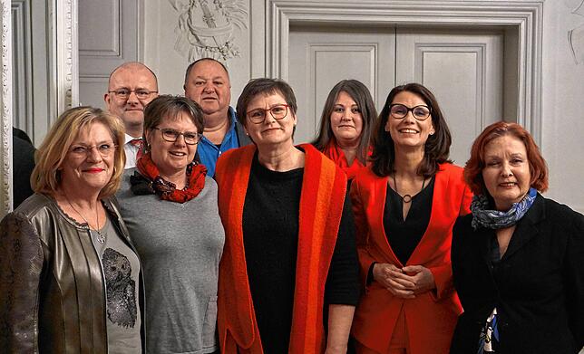 Eingeladen: Der SPD-Ortsverein, vertreten durch (von links) Karin Gallmann, André Langbein, Angelika Buchmann-Flaitz, Kurt Wenk und Tina ...