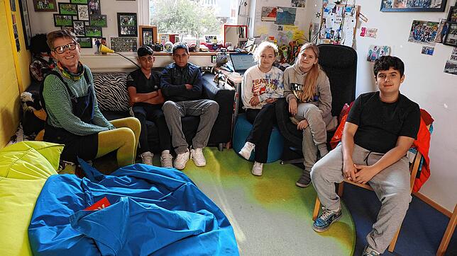 Sie alle sind froh, dass es an der Schule am Buchenberg in Konstanz ein umfassendes Angebot der Schulsozialarbeit gibt (von links): ...