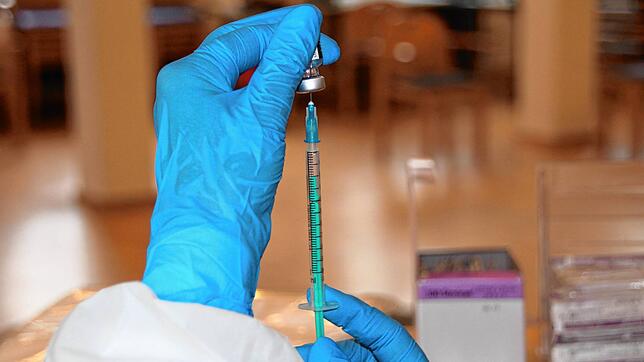 Dieser Piks ist für viele heiß ersehnt, aber für die Mitarbeiter des Klinikums Hochrhein derzeit noch weit entfernt.
