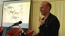 „Essen ist Menschheit“, sagt der Zukunftsforscher Maks Giordano und verweist auf eine prähistorische Höhlenzeichnung einer Jagd-Szene.