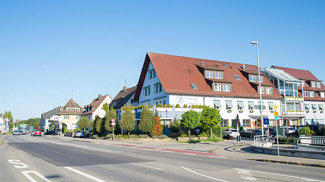 Das Hotel Maier heute. Im Zug von Umbaumaßnahmen sollen Dach und Fassade geglättet werden.