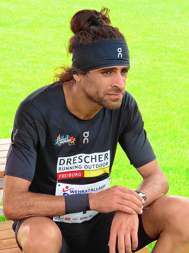 Omar Tareq hatte nach dem Sieg beim Laufen sich schnell gefasst und suchte den Kontakt zu seinen bekannten Mitläufern bei den ...