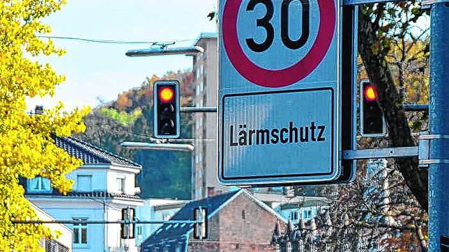 Tempo 30 wegen Lärmschutzes. Das gibt es in Lörrach, in Volkertshausen wird es das nicht geben. Der Gemeinderat hat sich gegen eine ...