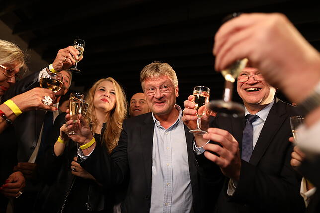 Landtagswahl Hessen - Wahlparty AfD Freude nach den ersten Prognosen bei der Wahlparty der Partei Alternative für Deutschland (AfD): Natalia Meuthen (l-r), Frau von Jörg ...