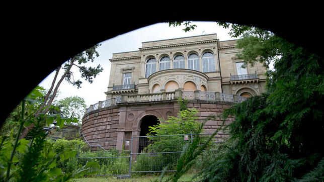 Ein Bauzaun steht noch um die Villa Berg in Stuttgart. Bald soll dort ein Haus für Musik entstehen.