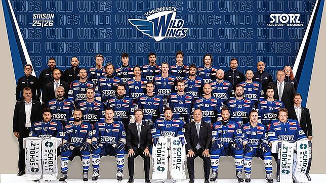 Der Kader der Wild Wings, vierte Reihe von links: Reinhard Kirchner (Betreuer), Patrick Mauch, Alexander Landsmann (beide ...