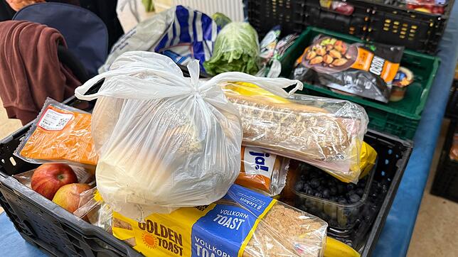 Eine Ausgabestelle einer Lebensmittel-Tafel – einige Bürgergeld-Empfänger müssen offenbar hungern.