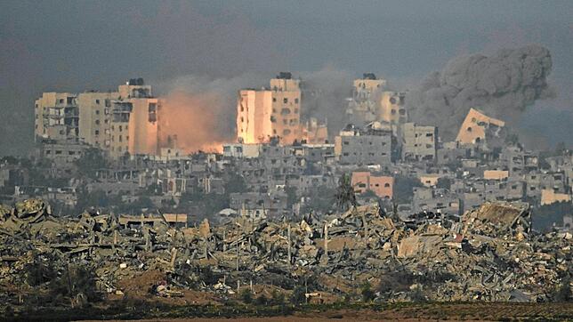 Nach einem israelischen Luftangriff im Gazastreifen ist eine Explosion zu sehen. Bilder wie diese gibt es derzeit zahlreich.
