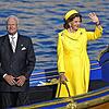 König Carl XVI. Gustaf und Königin Silvia von Schweden winken Mitte September anlässlich der Feierlichkeiten zum 50. Thronjubiläum am ...
