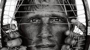 Will er aus der Welt des Tennis ausbrechen? Oder einfach nur der Mensch hinter dem Schläger sein? Das Porträt von Boris Becker gehört zu ...