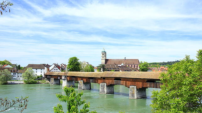 Auch die berühmte überdachte Holzbrücke in Bad Säckingen lockt Touristen an