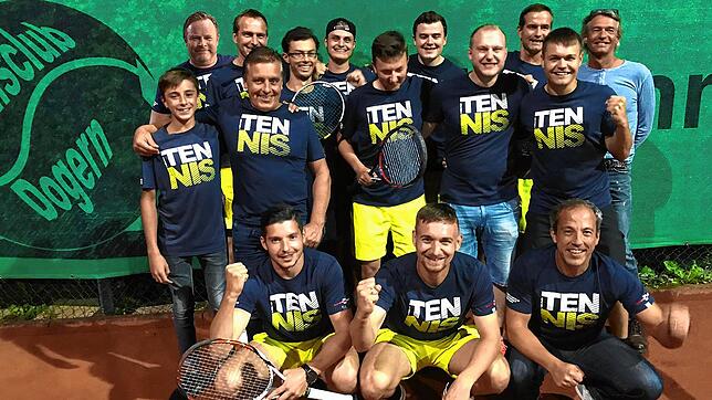 Der Tennisclub Dogern wünscht sich neue Vereinskleidung für seine Herren- und Damenmannschaften. Das Bild zeigt die erste Herrenmannschaft.