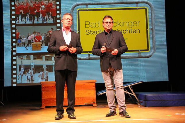 Sportredakteur Gerd Welte (links) und Produzent Rainer Jörger teilten sich die Moderation der Bad Säckinger Stadtgeschichten. Bild: ...