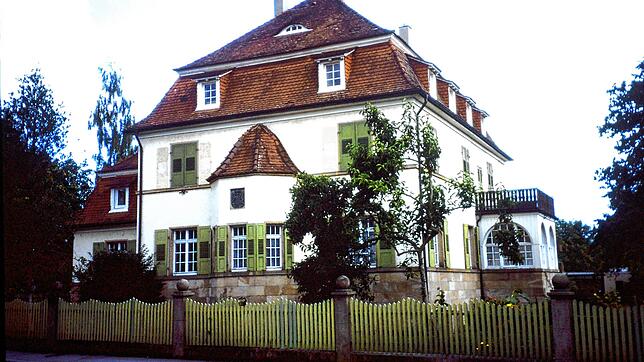 Das Douglas‘sche Forsthaus mit de Forstverwaltung am Stadtwall. Die Villa war zum Zeitpunkt des Abrisses 100 Jahre alt.
