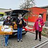 Die Siedler übergeben 335 Weckenmänner an die Kindergärten (von links): Jugendbeauftragte Pia Haas, Beisitzerin Erika Edinger und die ...