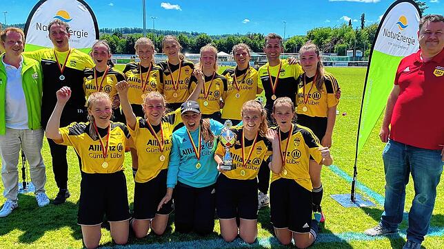 Triumph: Die B-Juniorinnen der SG Steina-Schlüchttal gewannen bei den Finalspielen beim FSV Rheinfelden den Naturenergie-Bezirkspokal ...