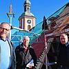 Pfarrer Ulrich Sickinger und Eberhard Völkle, derzeitiger Vertreter der Gemeinschaft zum Erhalt der Peter-Thumb-Kirche, zeigen sich ...