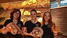 Das freundliche Team des Brantner Bäcks, der jetzt eine Filiale in der Friedrichstraße in Königsfeld eröffnet hat: Filialleiterin Kim ...