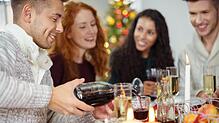 Wein und gutes Essen - das gehört zum Weihnachtsessen dazu.