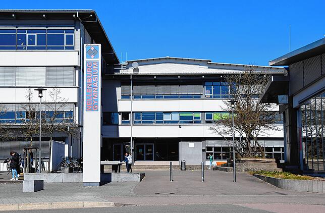 Das Nellenburg-Gymnasium im März 2022.