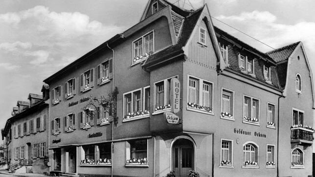 So sah der Goldene Ochsen um das Jahr 1964 auf einer Postkarte aus, das Seniorchefin Gerta Nagel heute noch in einem ihrer Fotoalben ...
