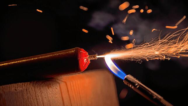 Ein Mann ist in Schonach von einem selbst gebauten Böller schwer verletzt worden. (Symbolbild)